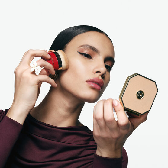 PINCEL KABUKI BUFFER CAROLINA HERRERA